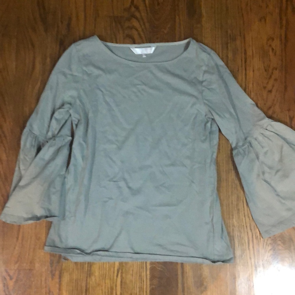 Excellent condition size L top. Fits like a medium